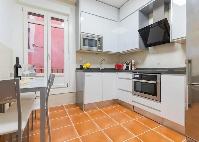 Ronda Street In The Heart Of Old Town بلباو